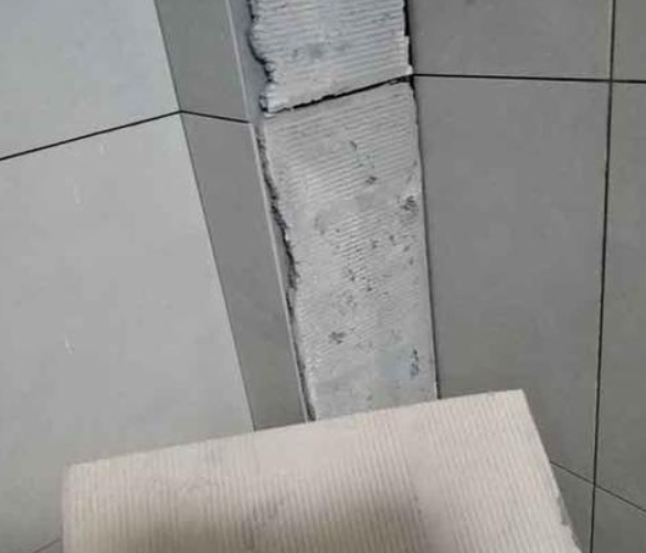 五通桥瓷砖空鼓维修公司分享下厨房瓷砖脱落的补救措施。